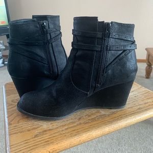 Wedge Black booties